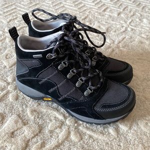 Dansko Hiking boots womens size 36 LIKE NEW